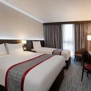Ramada By Wyndham East Otel